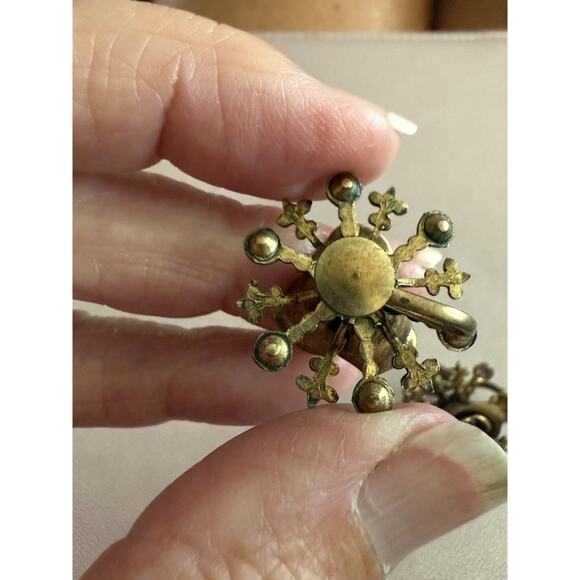 Vintage Clip-On Flower Earrings Gold Tone w/ Imitation Pearl Center - SO DAINTY! - Picture 3 of 6